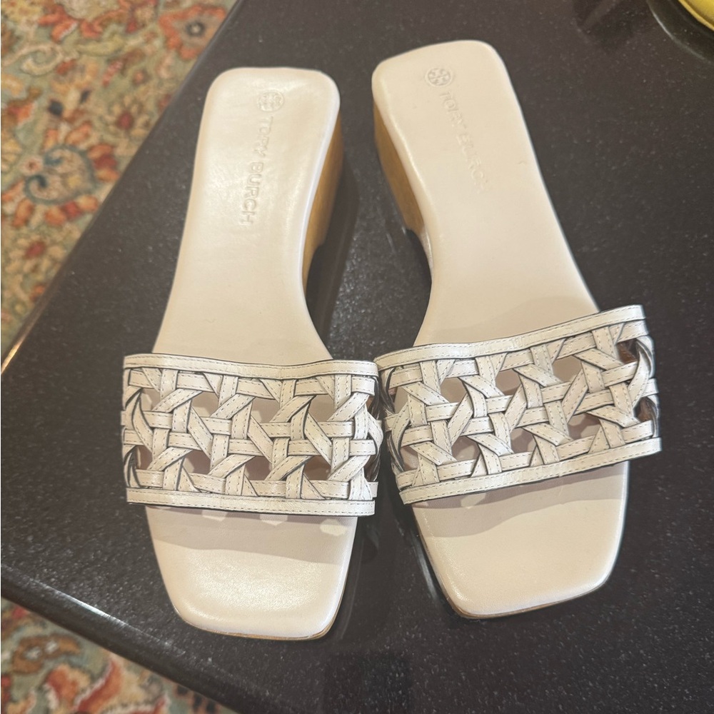 Tory Burch basket weave clogs / sandals sz 10